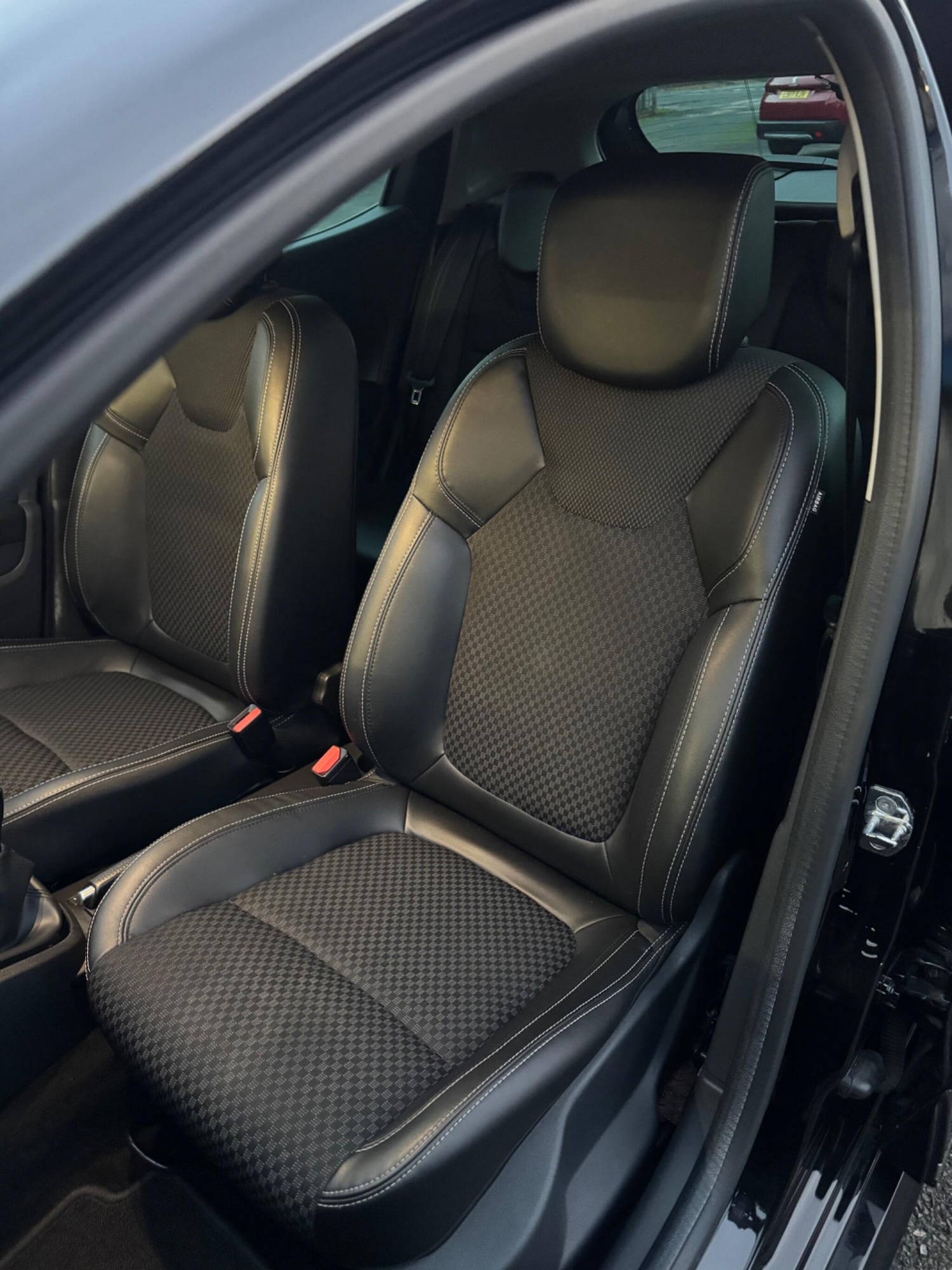 Used Renault Clio 2018 for sale - 76484615: Photo 14