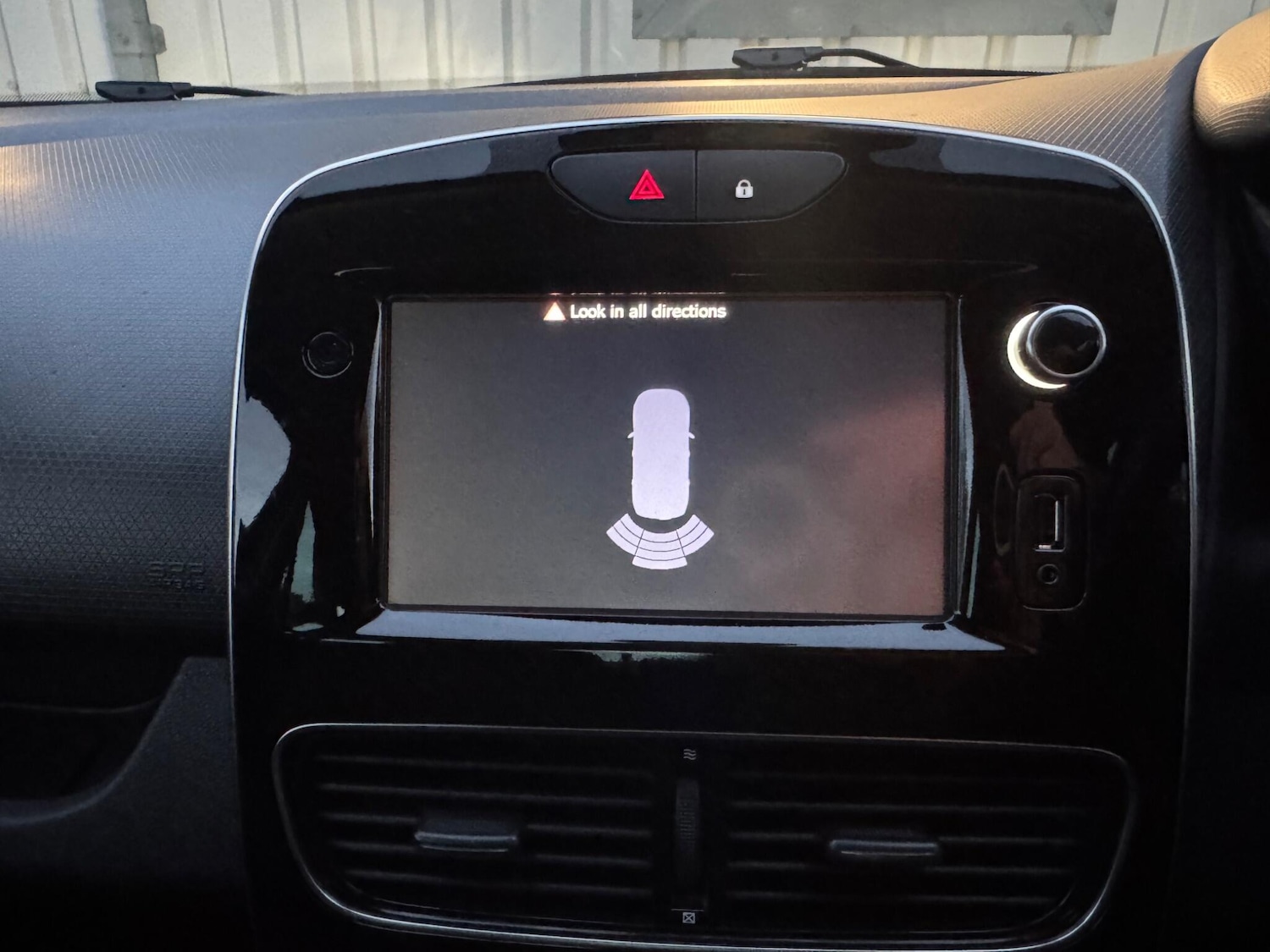 Used Renault Clio 2018 for sale - 76484615: Photo 9