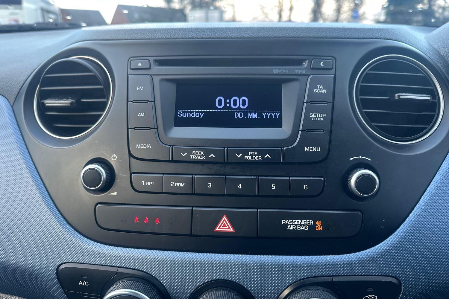 Used Hyundai i10 2016 for sale - 77067317: Photo 17