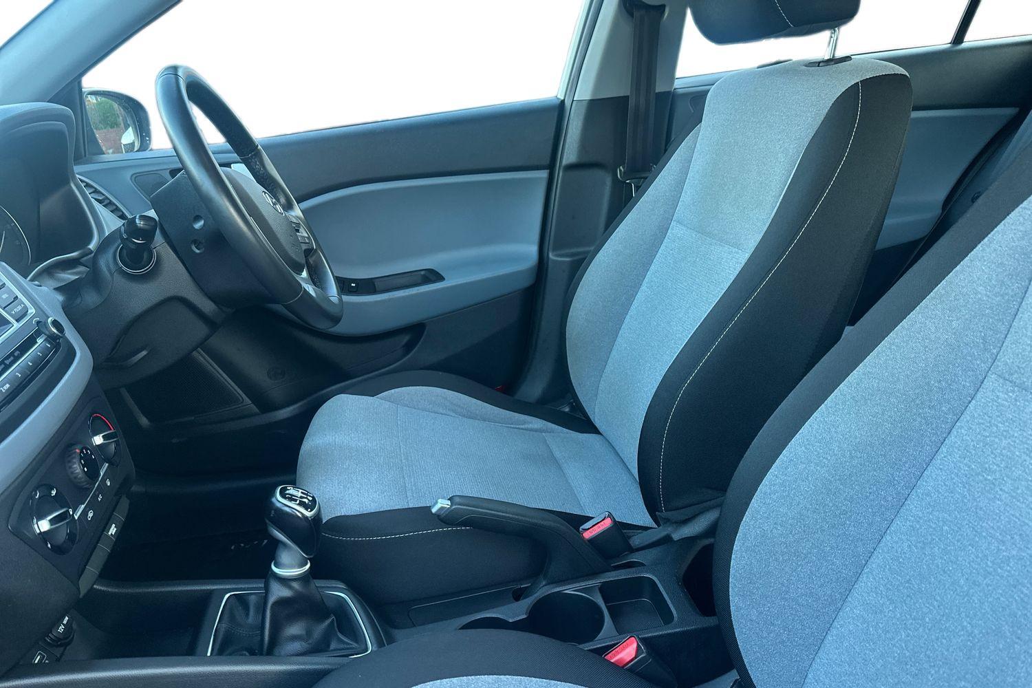 Used Hyundai i20 2015 for sale - 76926791: Photo 7