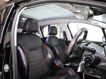 Used Peugeot 2008 2017 for sale - 76496945: Photo