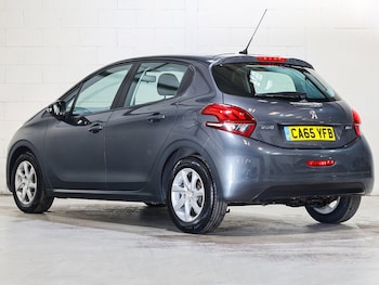 Used Peugeot 208 2016 for sale - 76173490: Photo 2