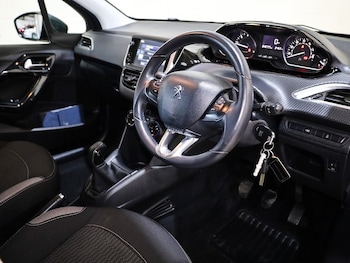 Used Peugeot 208 2016 for sale - 76173490: Photo 3