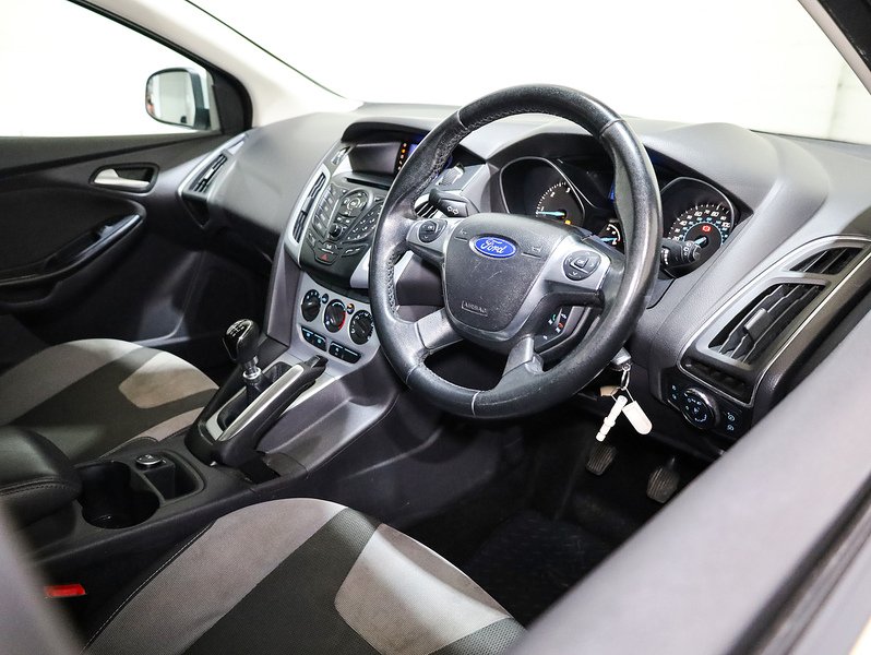 Used Ford Focus 2011 for sale - 76553618: Photo 3