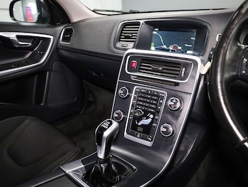 Used Volvo V60 2017 for sale - 78564142: Photo