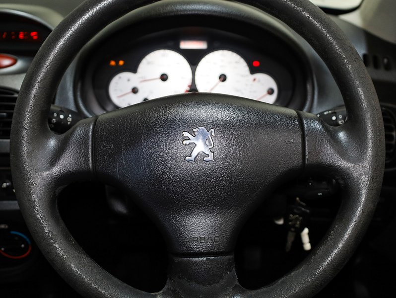 Used Peugeot 206 2004 for sale - 77704106: Photo 16