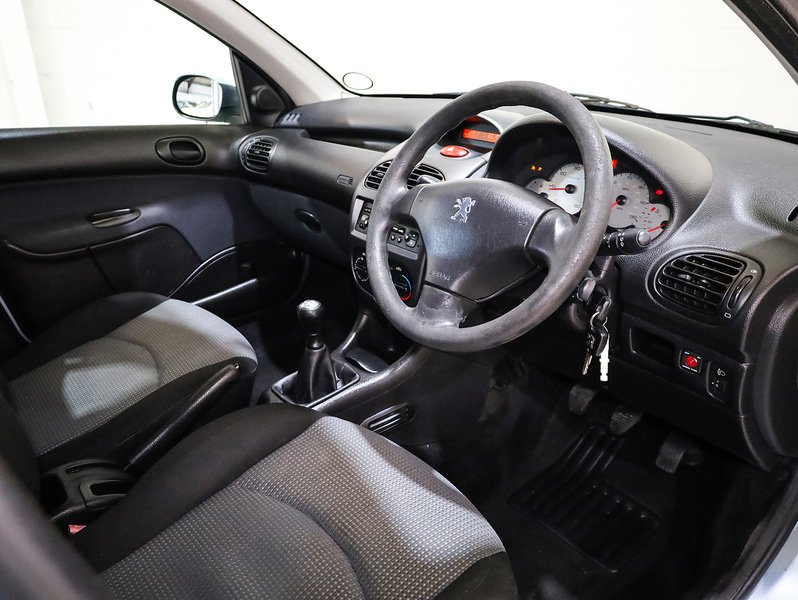 Used Peugeot 206 2004 for sale - 77704106: Photo 5