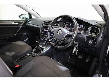 Used Volkswagen Golf 2017 for sale - 76249132: Photo