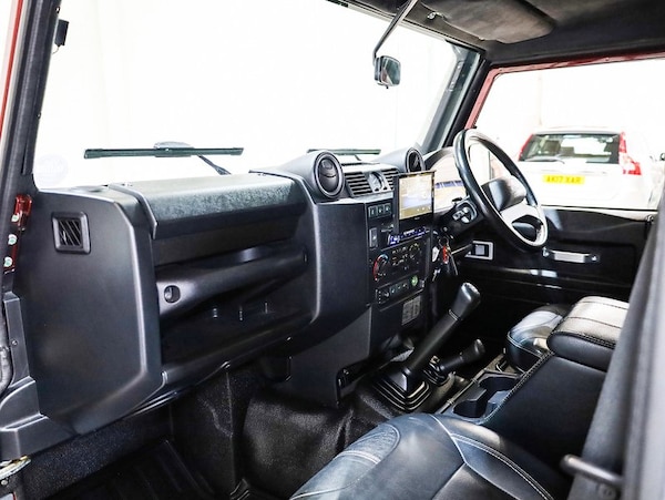 Used Land Rover Defender 110 2014 for sale - 76245588: Photo 19