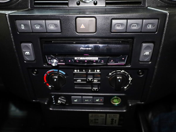 Used Land Rover Defender 110 2014 for sale - 76245588: Photo 31
