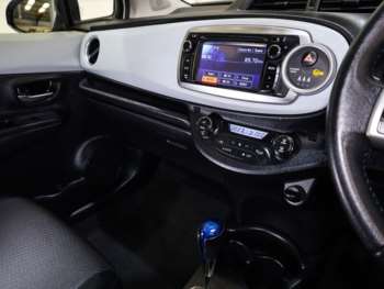 Used Toyota Yaris 2013 for sale - 75032047: Photo