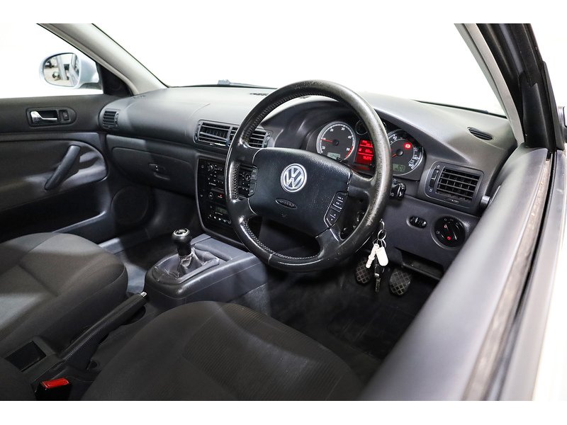 Used Volkswagen Passat 2005 for sale - 76444277: Photo 4