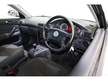 Used Volkswagen Passat 2005 for sale - 76444277: Photo