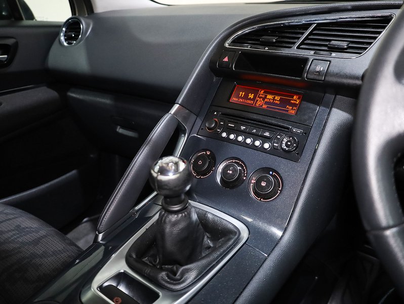 Used Peugeot 3008 2011 for sale - 76718743: Photo 5