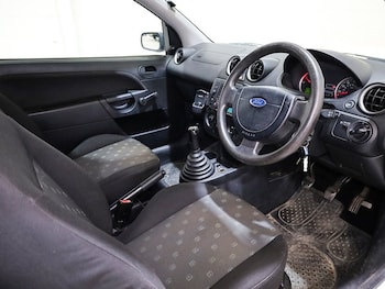 Used Ford Fiesta Van 2004 for sale - 75931418: Photo