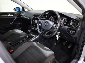 Used Volkswagen Golf 2017 for sale - 77422913: Photo