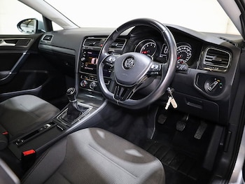 Used Volkswagen Golf 2019 for sale - 75699590: Photo