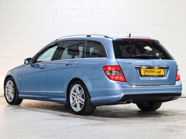 Used Mercedes-Benz C Class 2011 for sale - 76320179: Photo 2