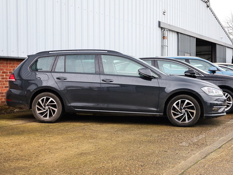 Used Volkswagen Golf 2019 for sale - 77535501: Photo 2