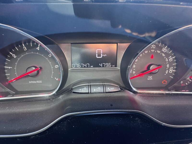 Used Peugeot 208 2015 for sale - 77437848: Photo 15