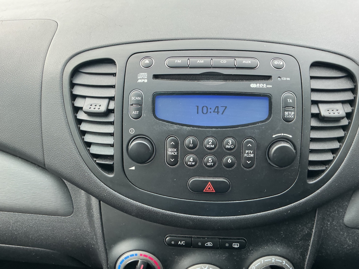 Used Hyundai i10 2012 for sale - 76940477: Photo 15