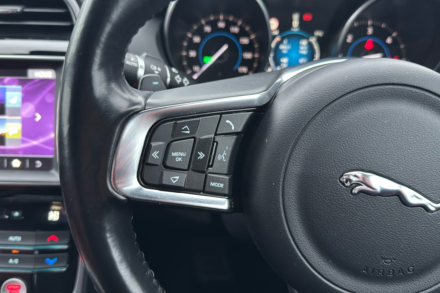 Used Jaguar XE 2017 for sale - 76732626: Photo 17