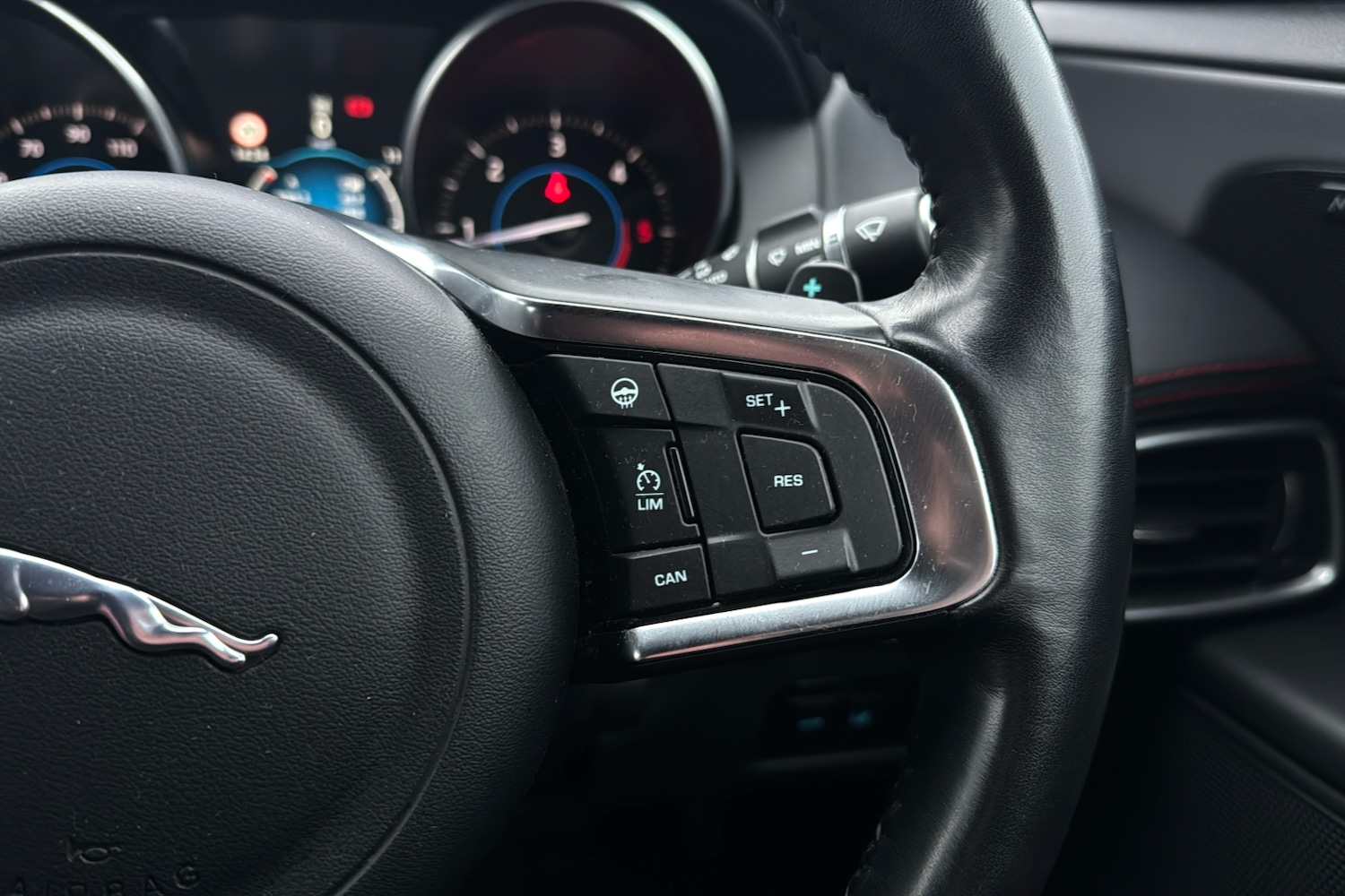 Used Jaguar XE 2017 for sale - 76732626: Photo 18