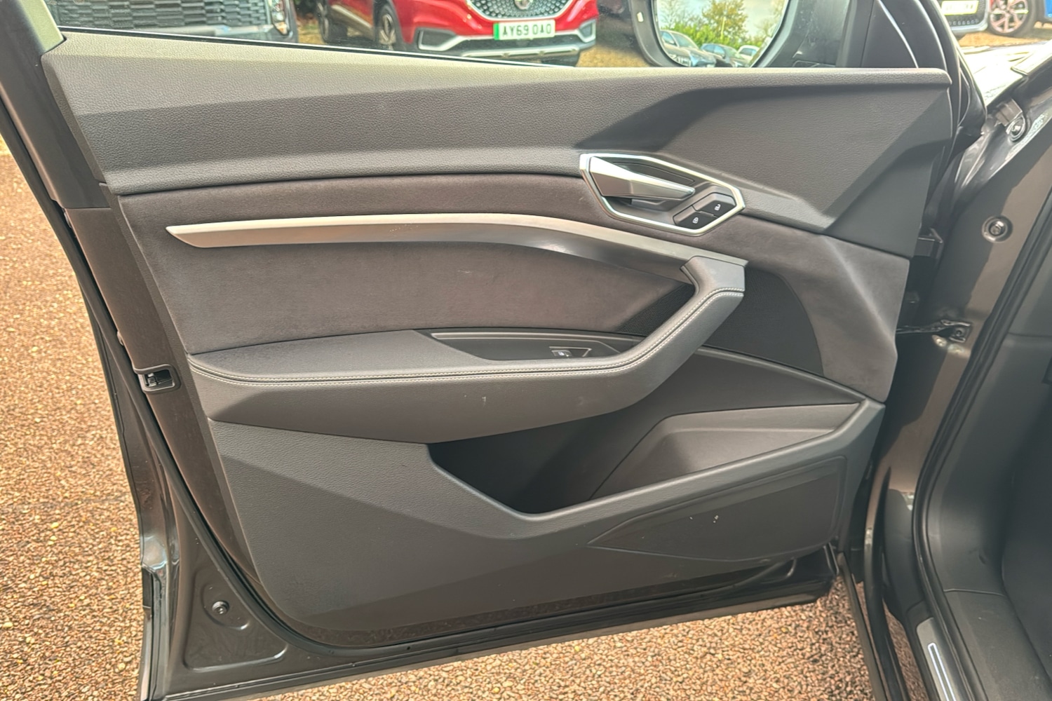 Used Audi e-tron 2022 for sale - 77334212: Photo 43