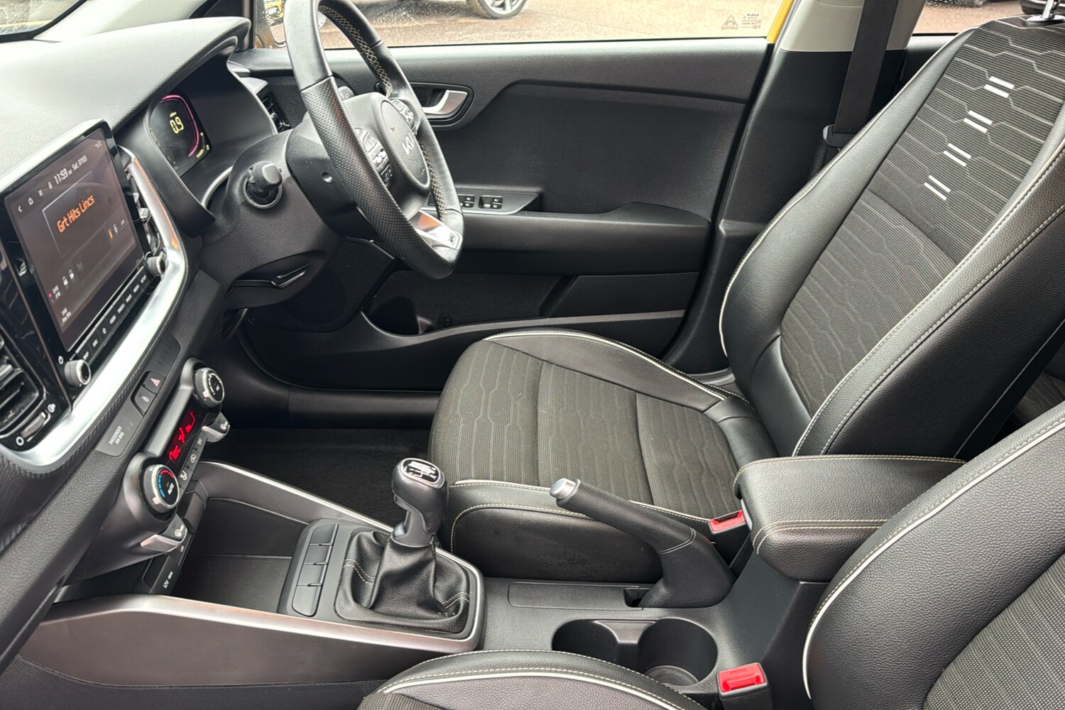 Used Kia Stonic 2024 for sale - 77675240: Photo 42