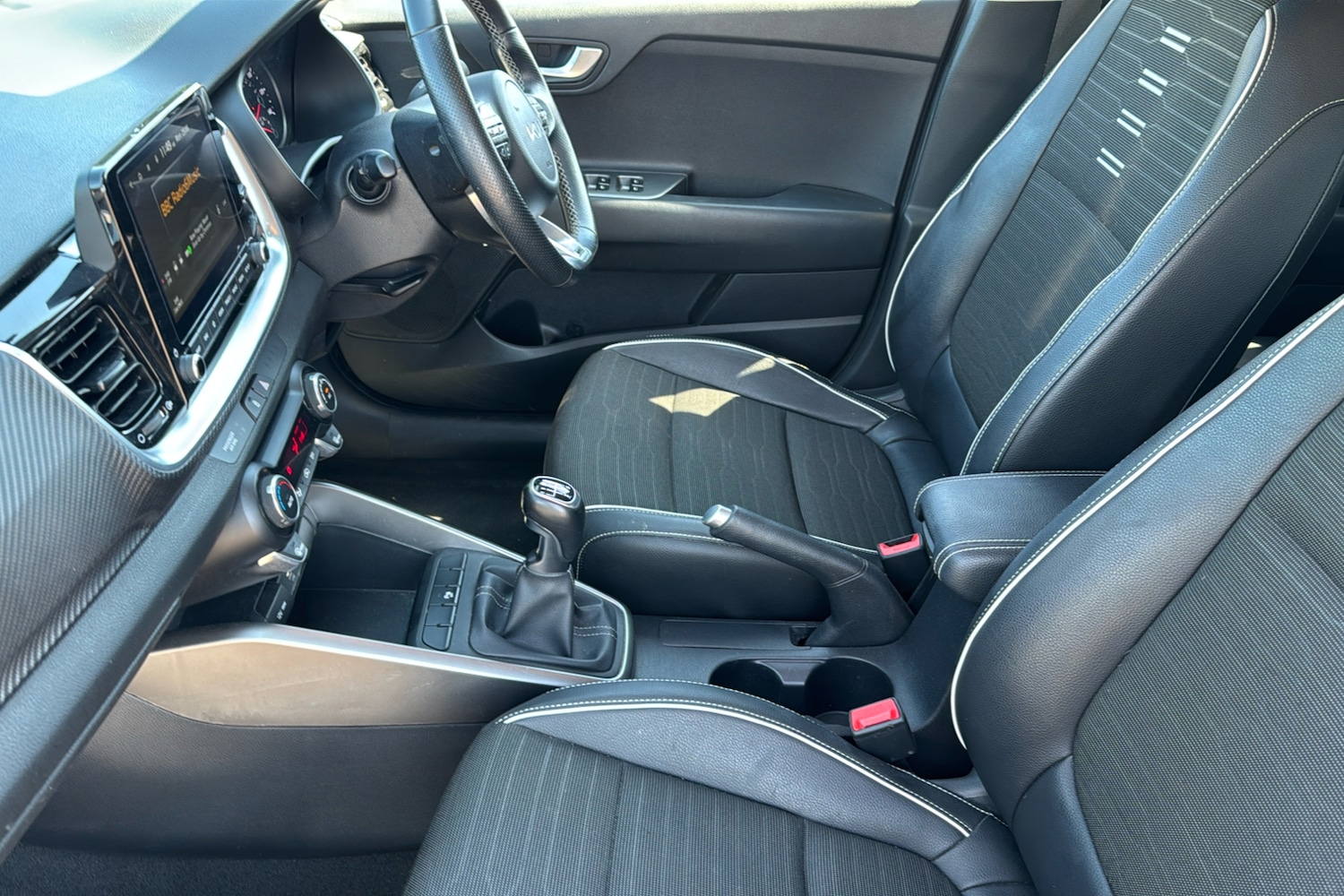 Used Kia Stonic 2023 for sale - 75970093: Photo 42