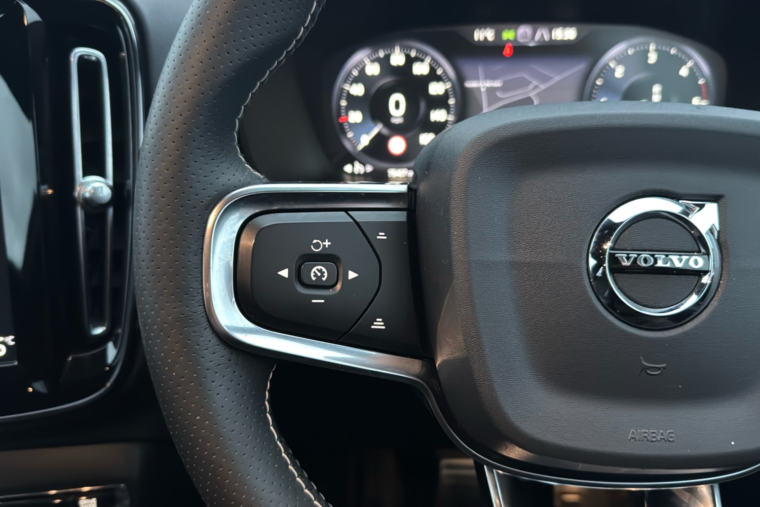 Used Volvo XC40 2018 for sale - 76732583: Photo 17