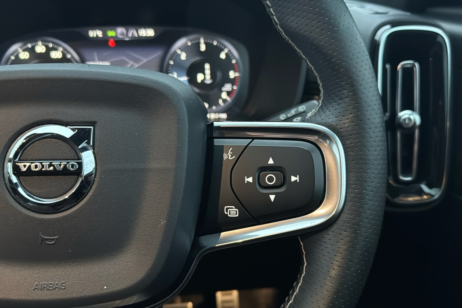 Used Volvo XC40 2018 for sale - 76732583: Photo 18