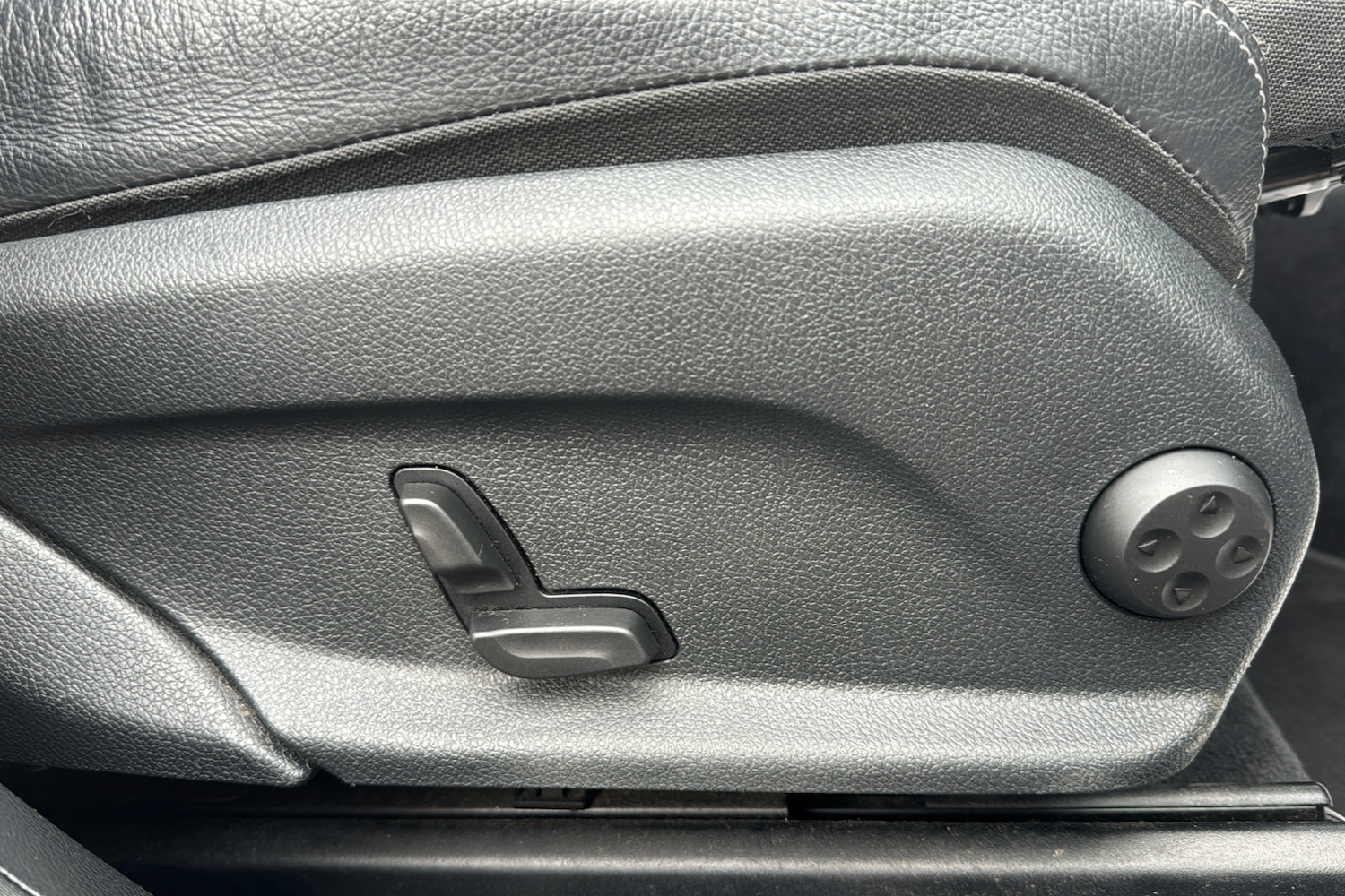 Used Mercedes-Benz GLC 2020 for sale - 77543408: Photo 46