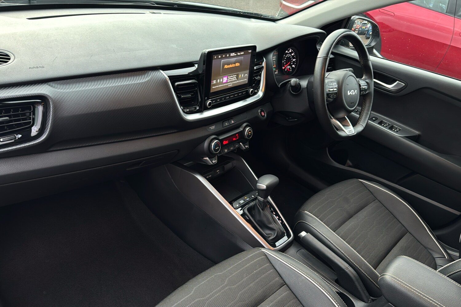 Used Kia Stonic 2023 for sale - 76464064: Photo 11