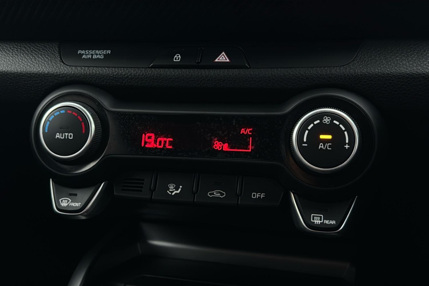 Used Kia Stonic 2023 for sale - 76464064: Photo 16