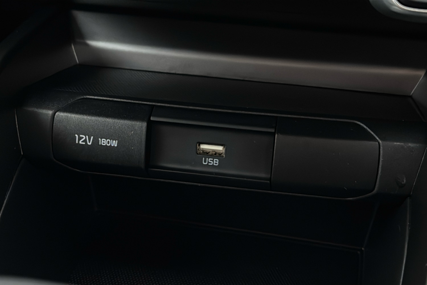 Used Kia Stonic 2023 for sale - 76464064: Photo 22