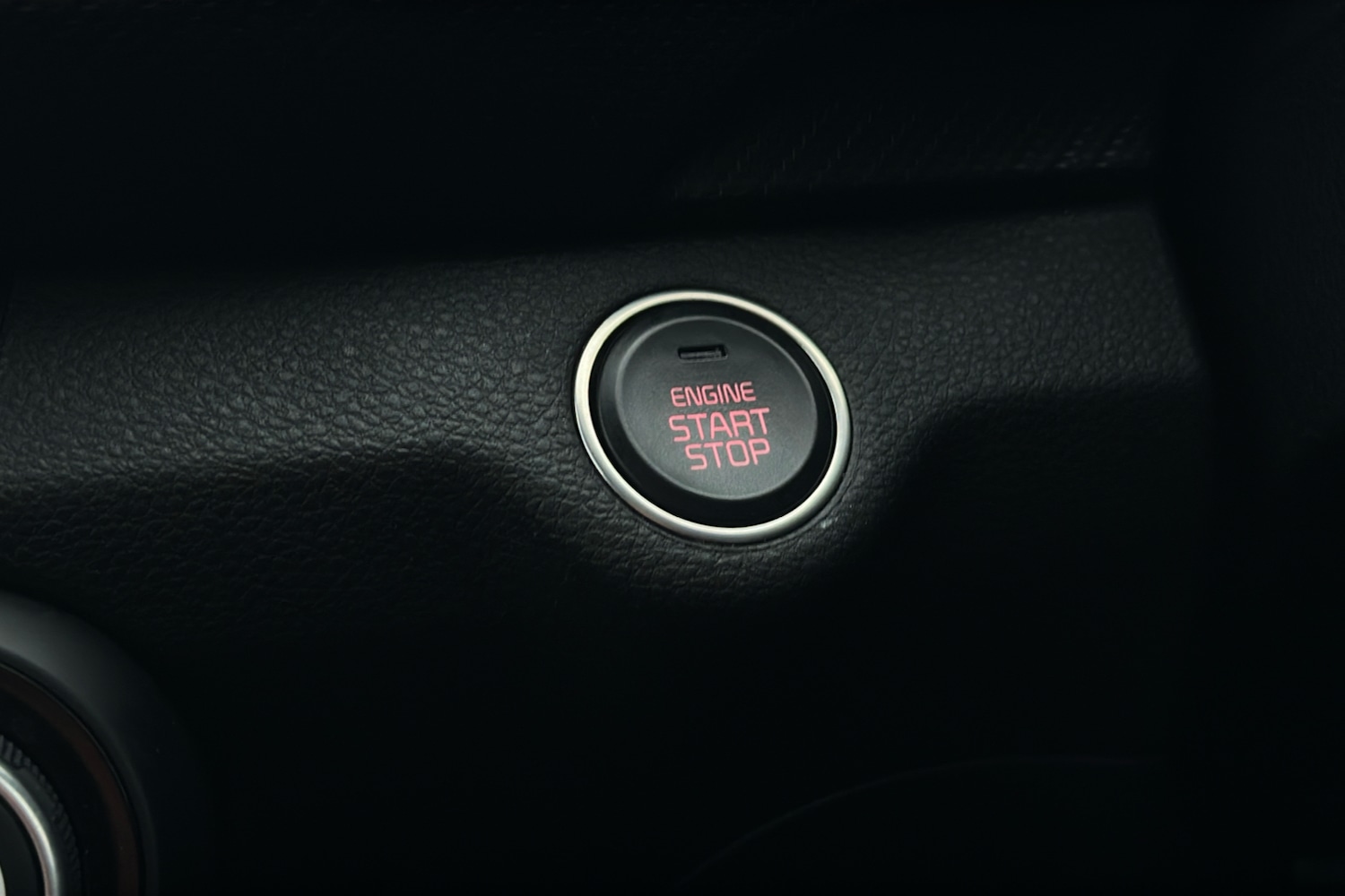 Used Kia Stonic 2023 for sale - 76464064: Photo 23