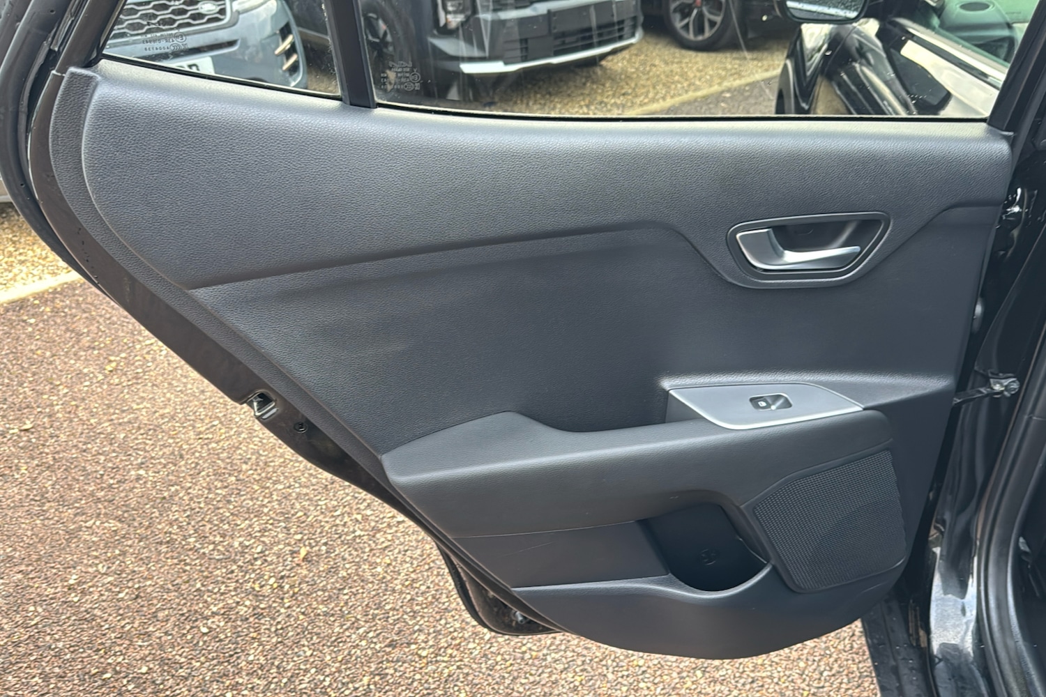 Used Kia Stonic 2023 for sale - 76464064: Photo 37