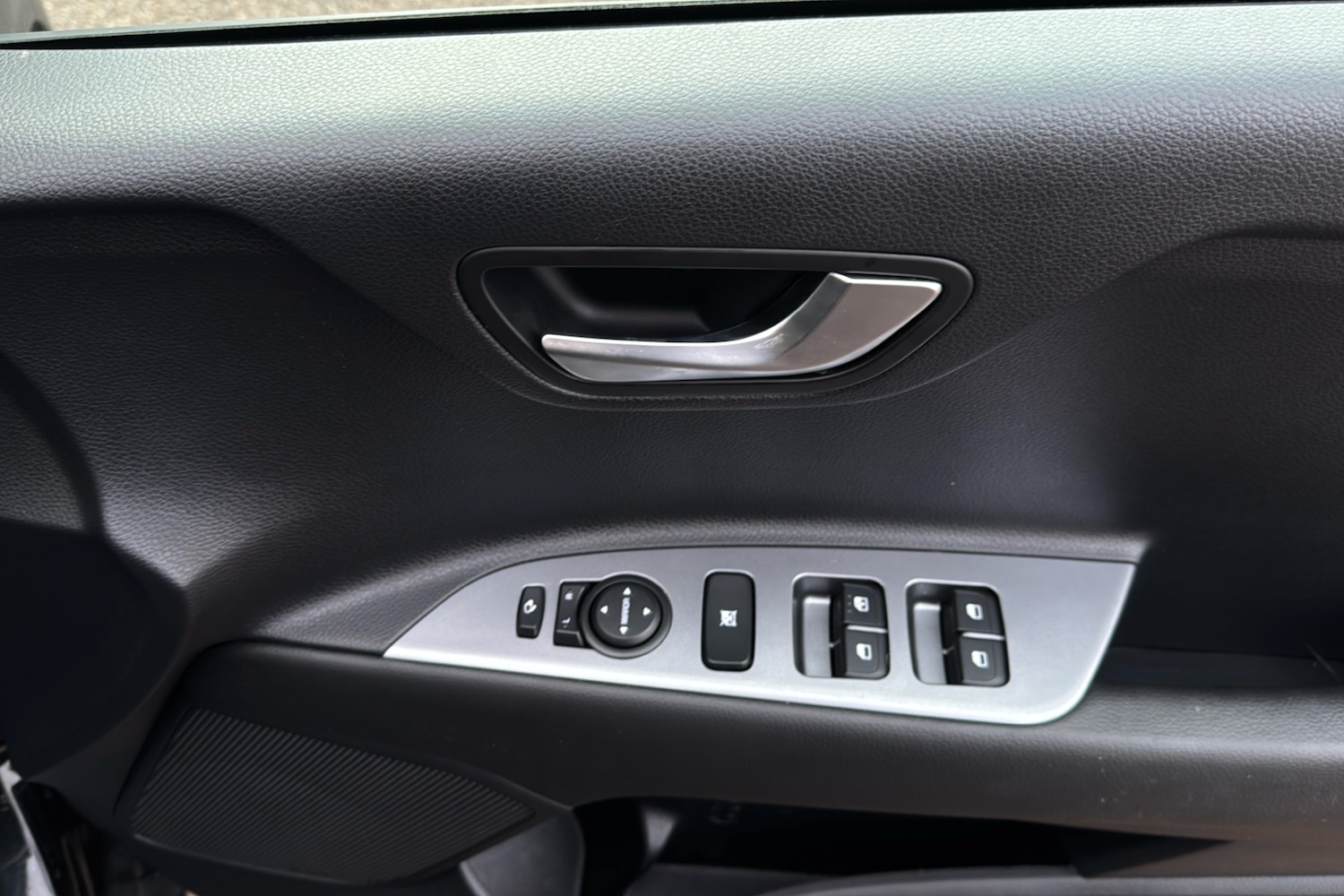 Used Kia Stonic 2023 for sale - 76464064: Photo 44