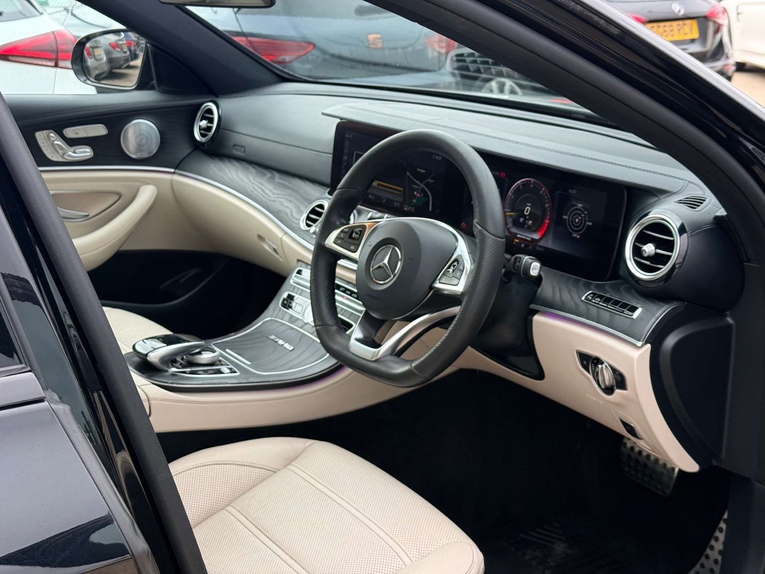 Used Mercedes-Benz E Class 2018 for sale - 76896333: Photo 2