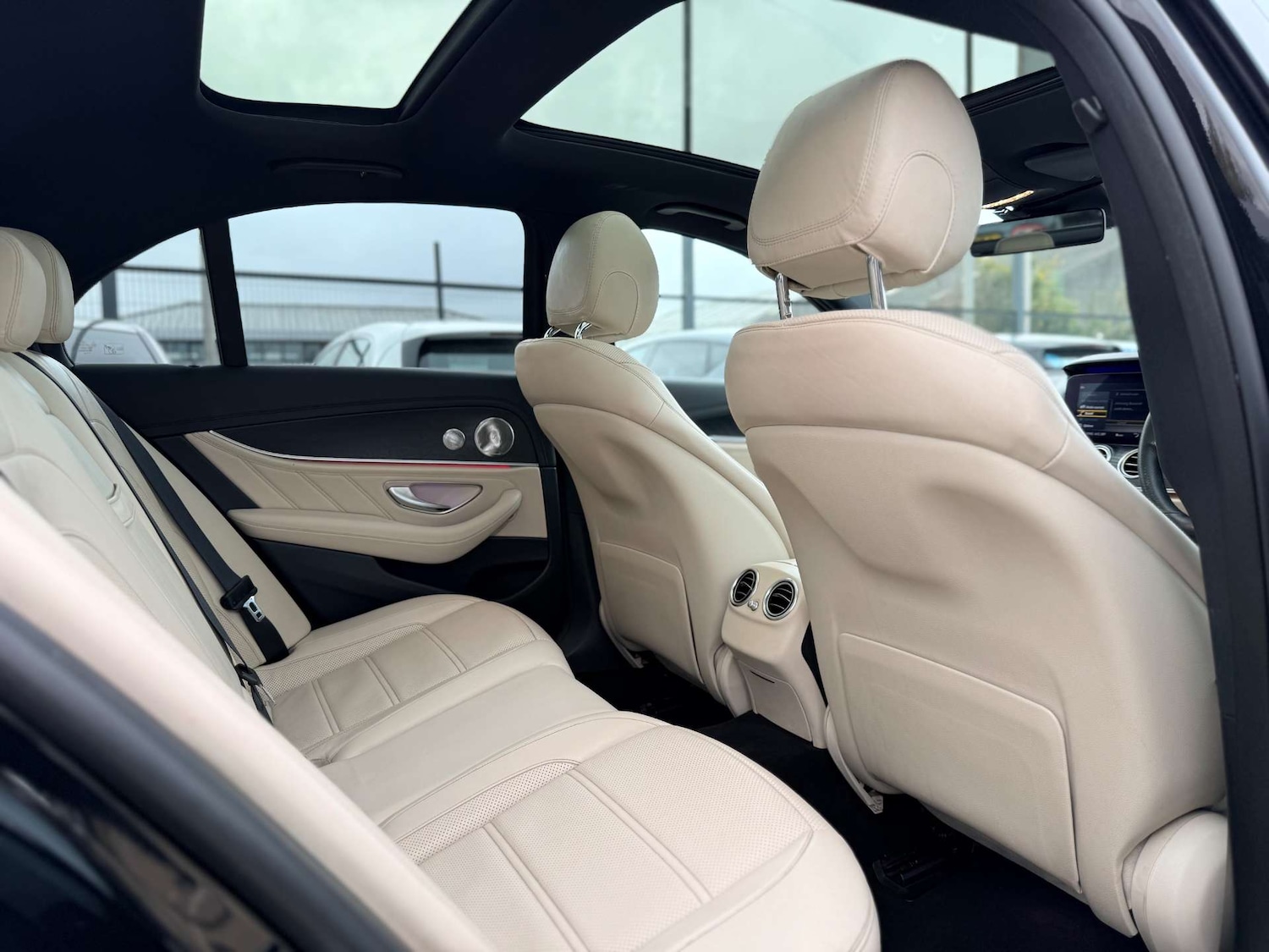 Used Mercedes-Benz E Class 2018 for sale - 76896333: Photo 24