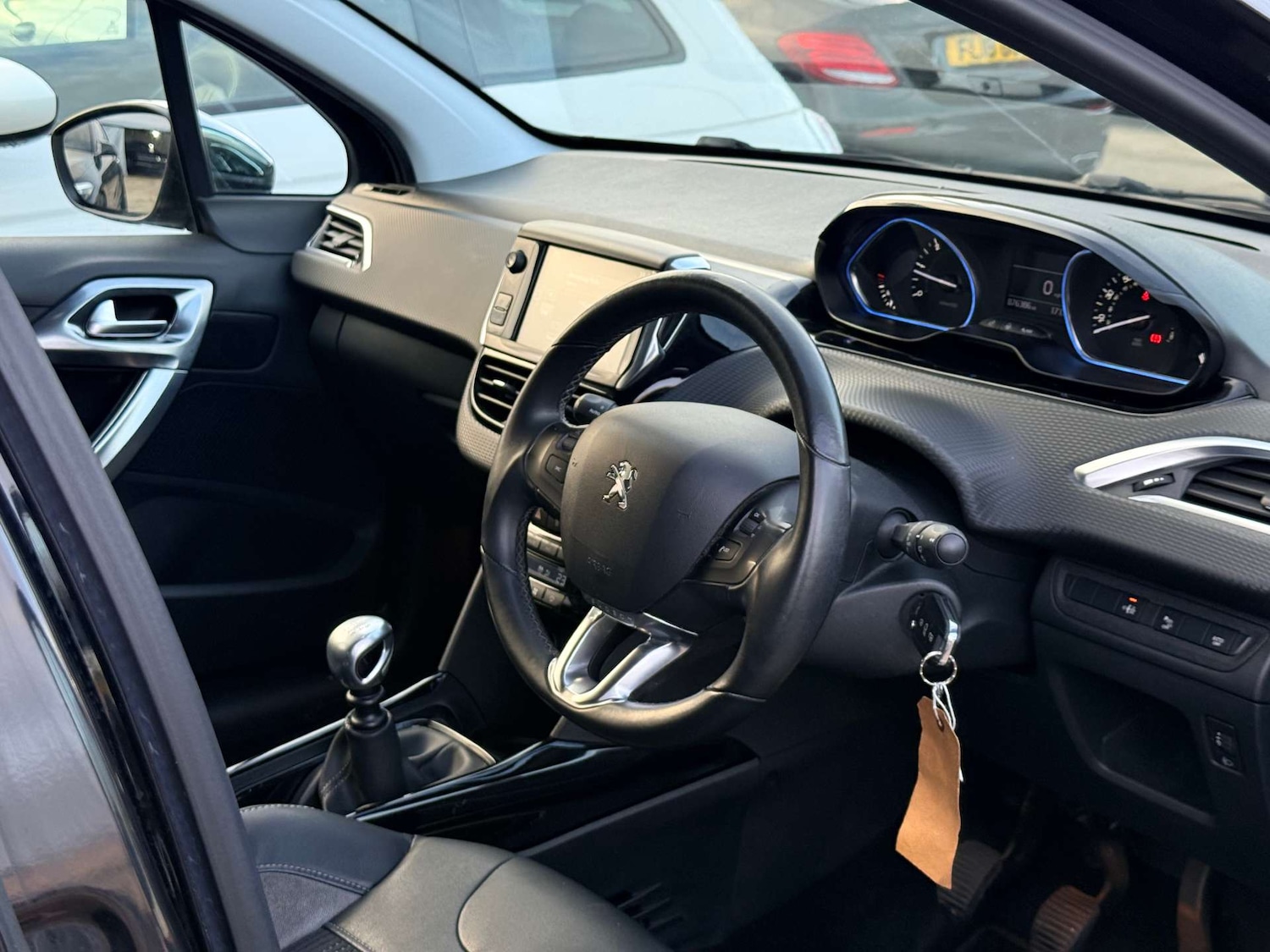 Used Peugeot 2008 2015 for sale - 77211819: Photo 15