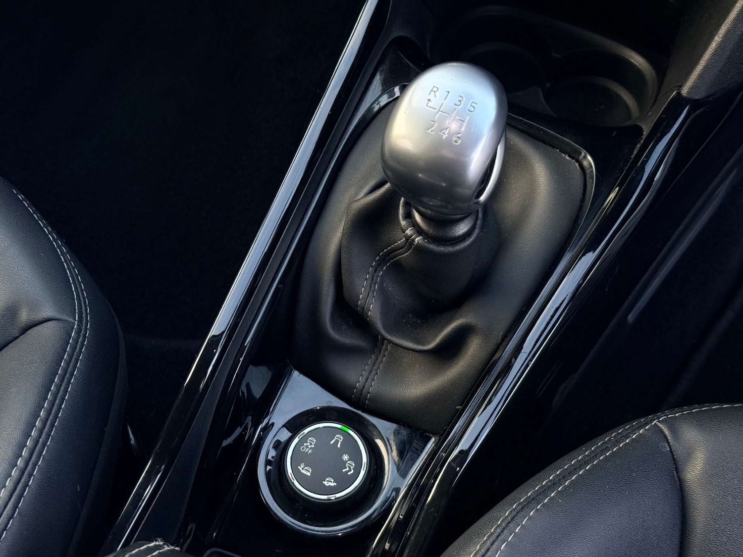 Used Peugeot 2008 2015 for sale - 77211819: Photo 18