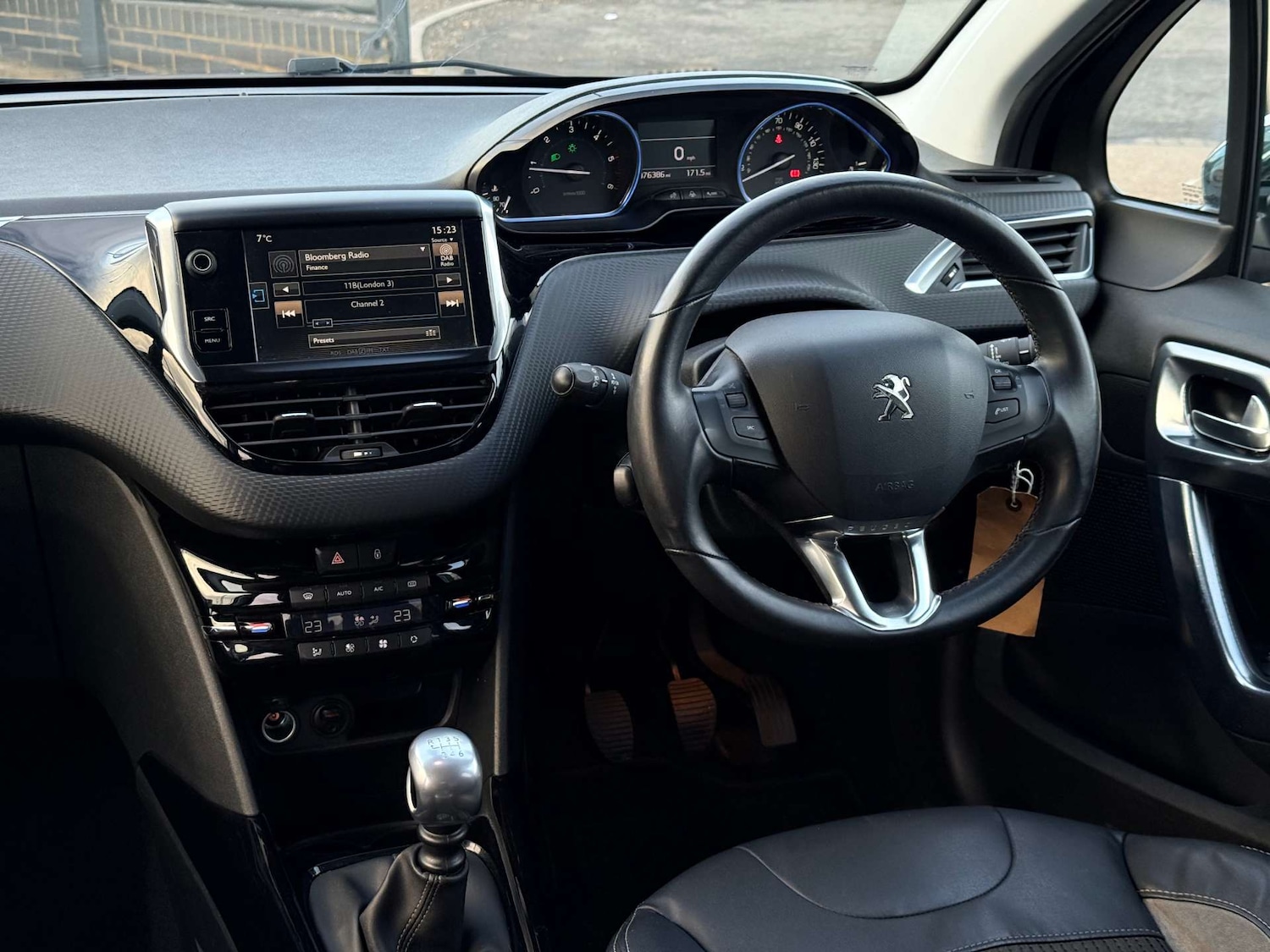 Used Peugeot 2008 2015 for sale - 77211819: Photo 2