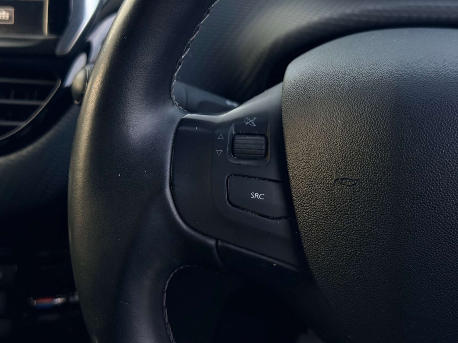 Used Peugeot 2008 2015 for sale - 77211819: Photo 30