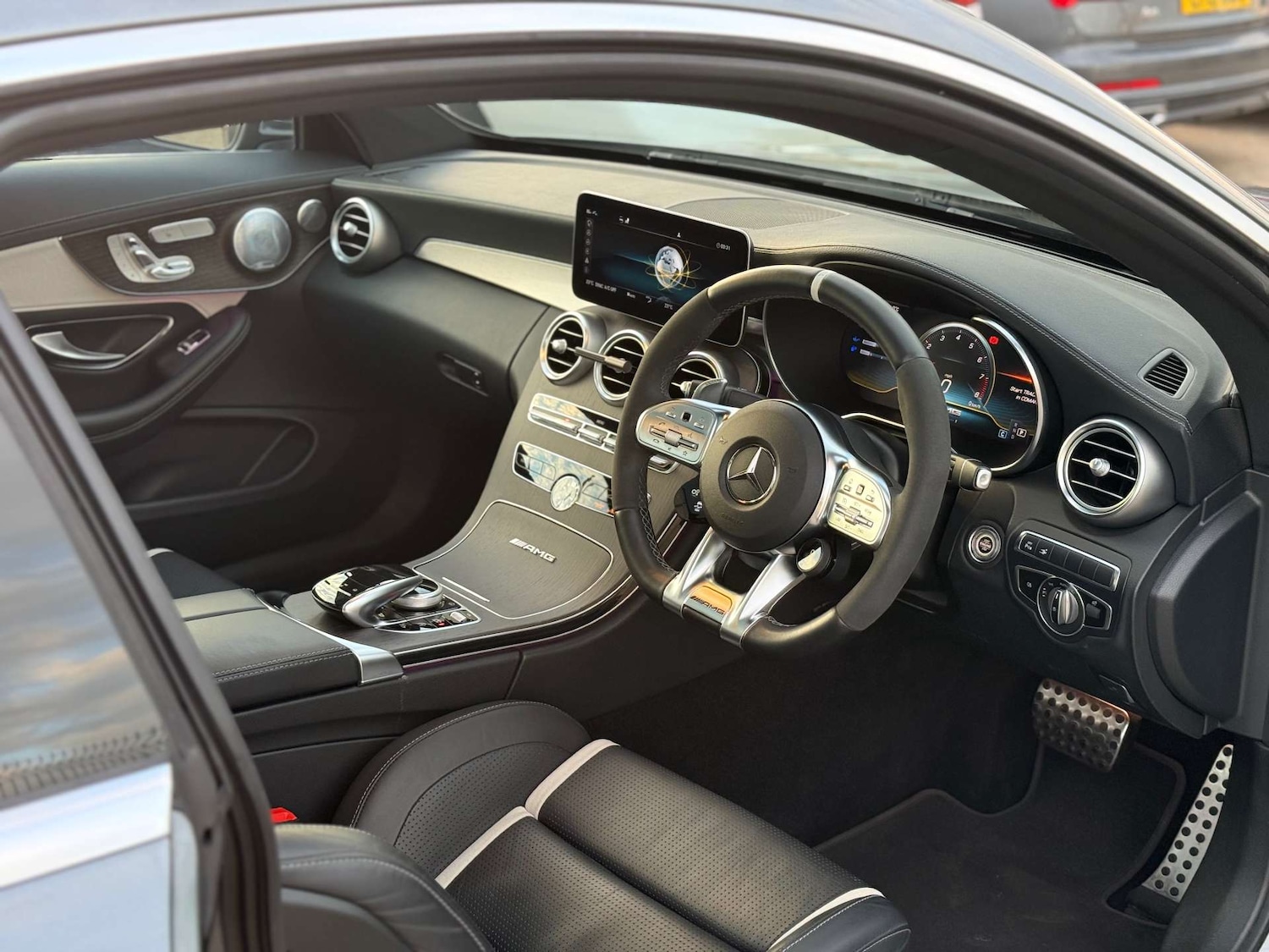 Used Mercedes-Benz C Class 2020 for sale - 76896317: Photo 2