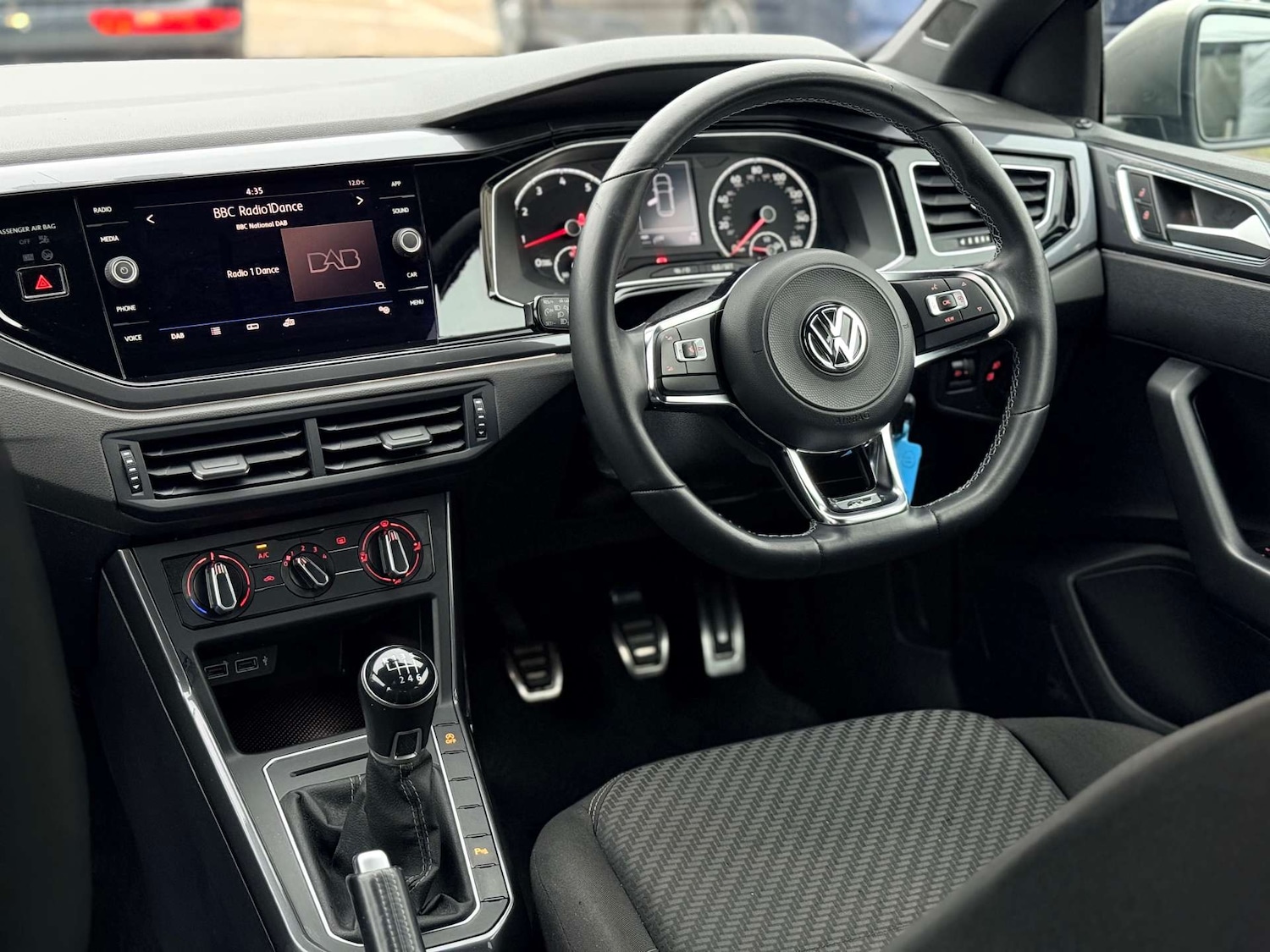 Used Volkswagen Polo 2018 for sale - 76896330: Photo 2