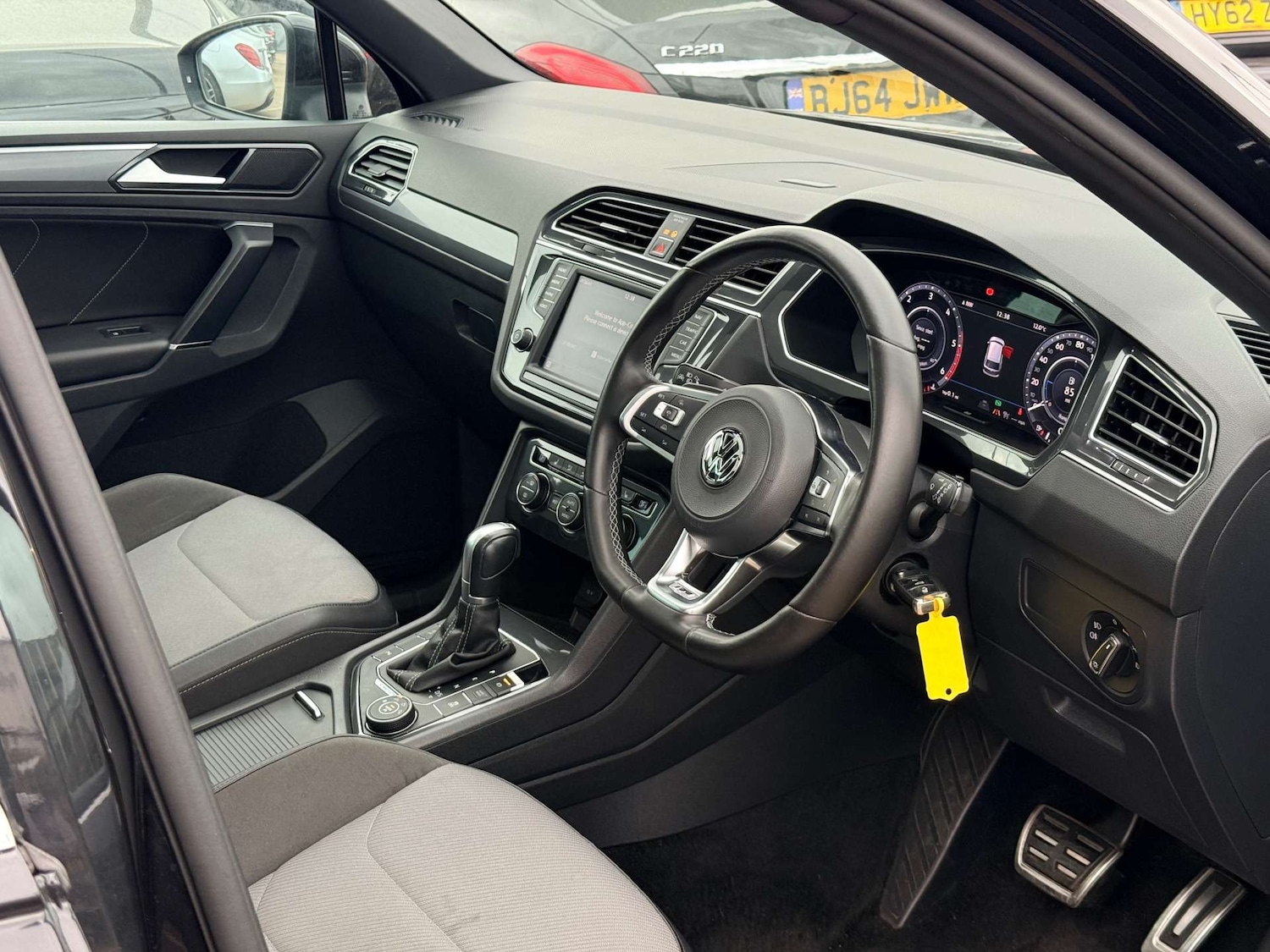 Used Volkswagen Tiguan 2017 for sale - 77094202: Photo 2