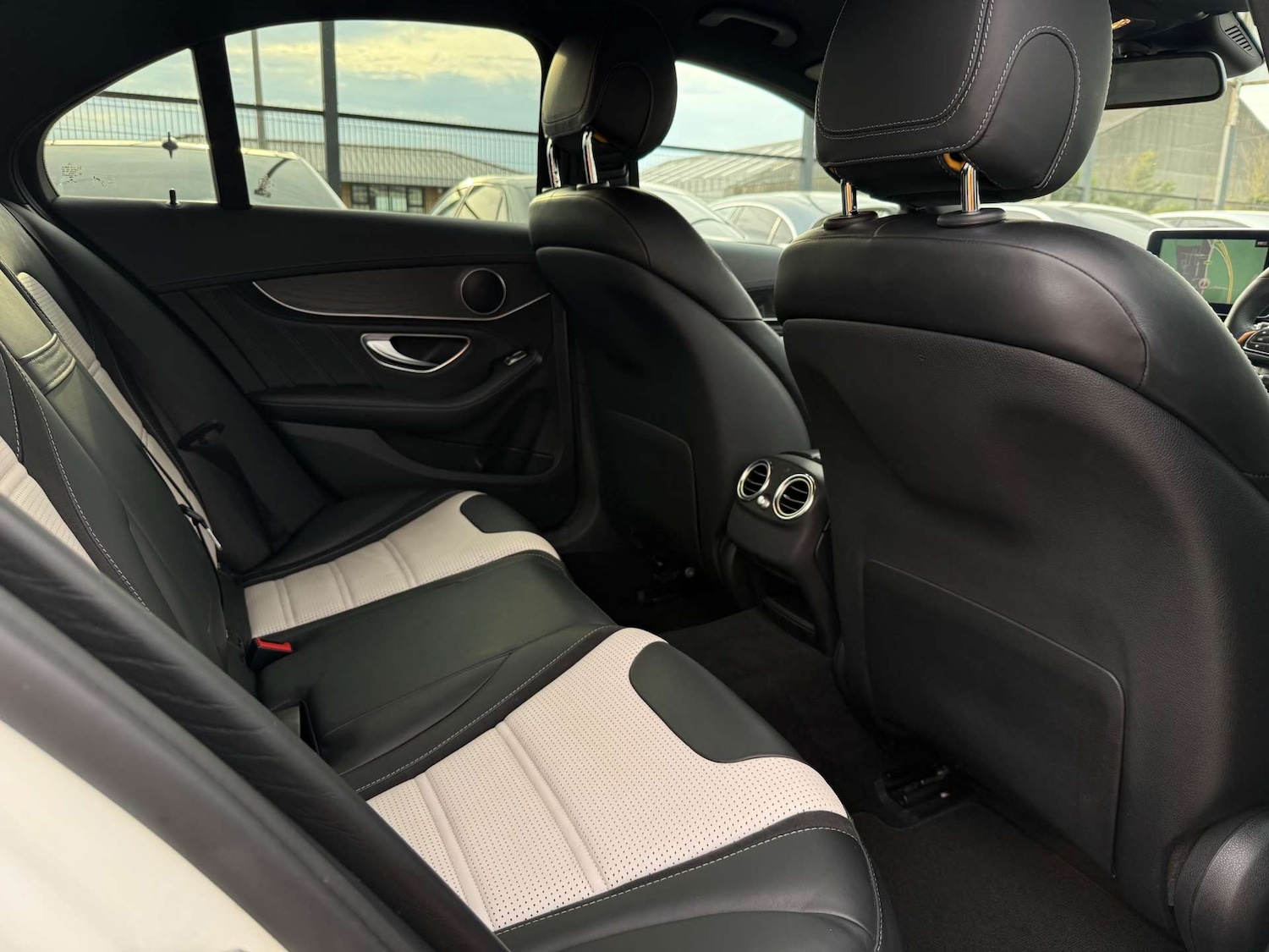 Used Mercedes-Benz C Class 2016 for sale - 76896327: Photo 64