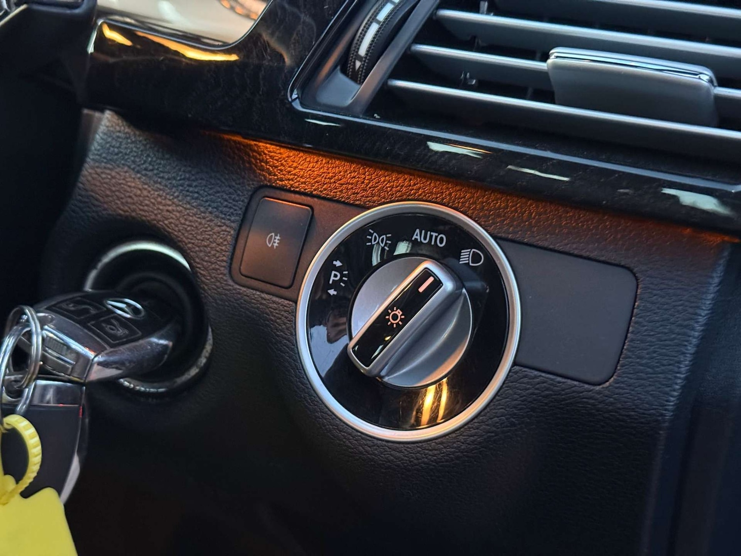 Used Mercedes-Benz E Class 2012 for sale - 76896303: Photo 19